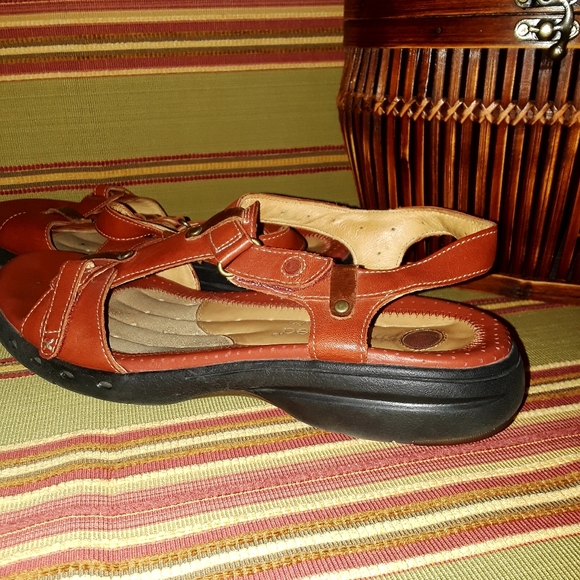 Unstructured Clarks Sandals - Picture 4 of 8